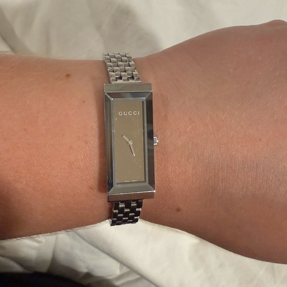 Gucci Metallic Rectangular Timepiece - image 6